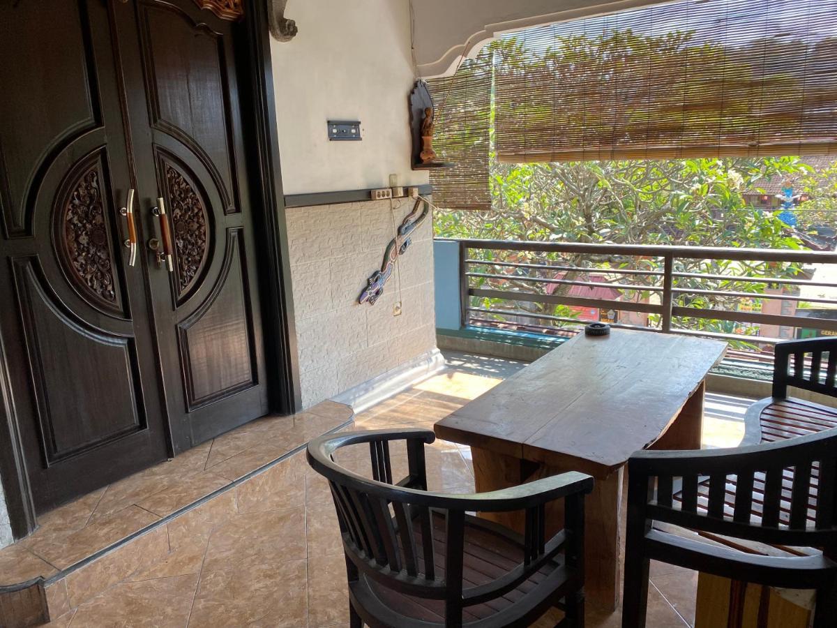 Kayuna Homestay Padang Bai Exterior foto